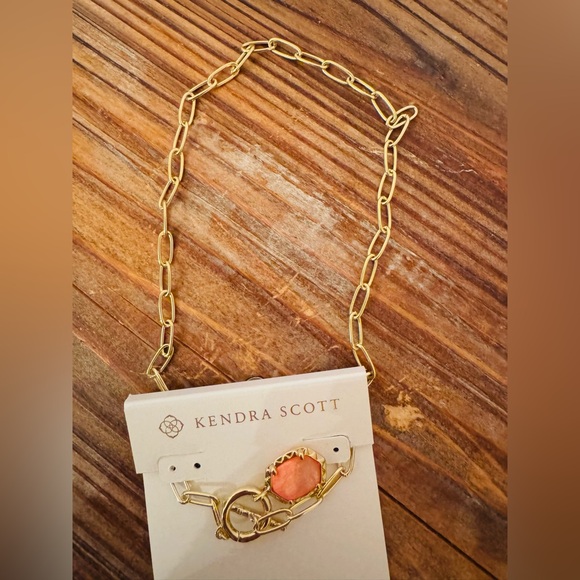 Kendra Scott Daphne Gold Link and Chain Necklace Coral Mother-of-Pearl NWT - Picture 3 of 9
